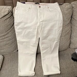 NWT Lee capris, white size 16